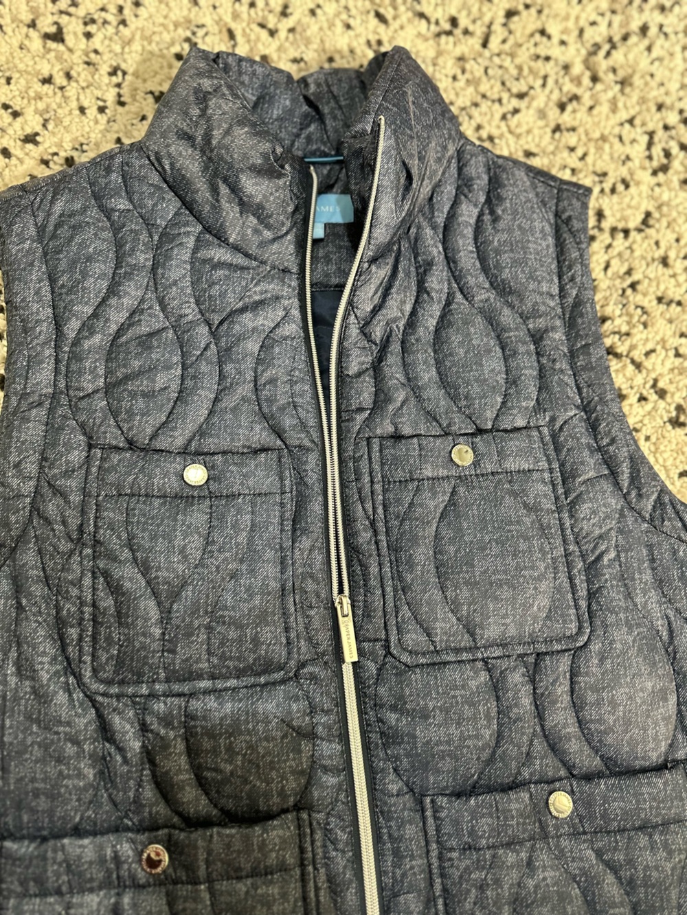 Draper James Quilted Vest in Deep Navy- Water resistant size L - Picture 4 of 10